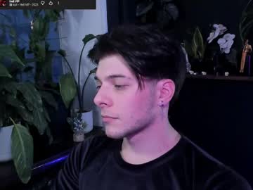 Chat Live with whiteegrimm on Chaturbate