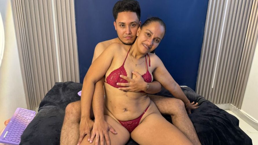 Chat Live with CarlosandLuna on LiveJasmin