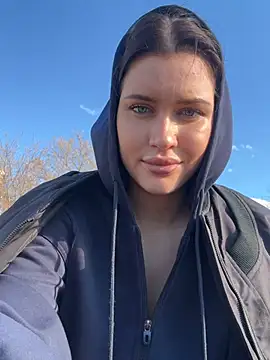 Chat Live with KikiWatson on StripChat