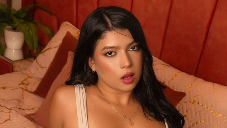 Chat Live with SofiaCorx on LiveJasmin