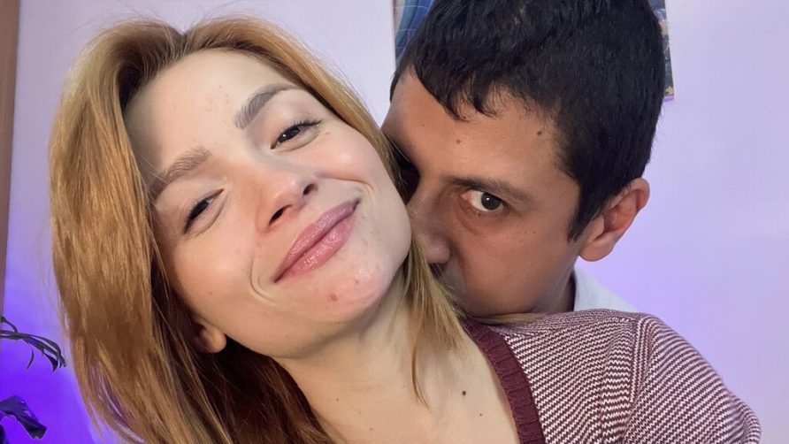 Chat Live with SiellaAndKosta on LiveJasmin