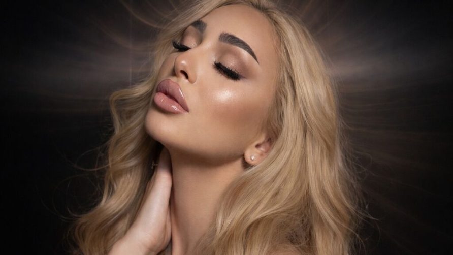 Chat Live with LaraMac on LiveJasmin