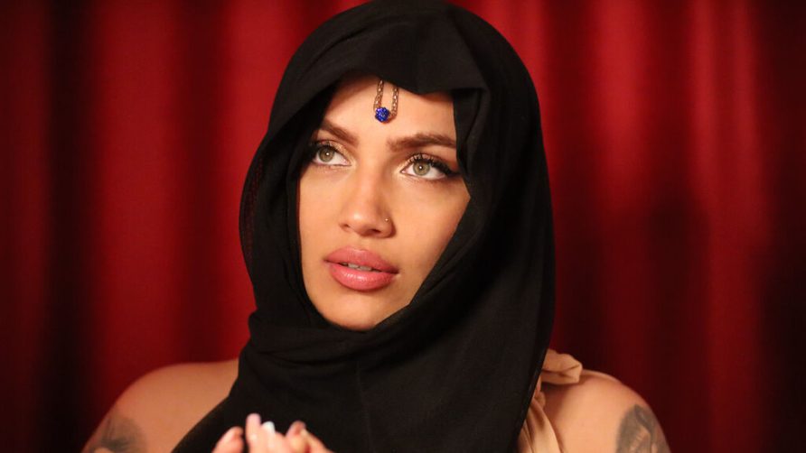 Chat Live with LuciaLyone on LiveJasmin