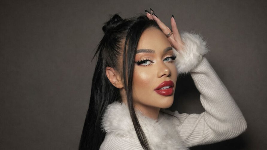 Chat Live with IngridSaint on LiveJasmin