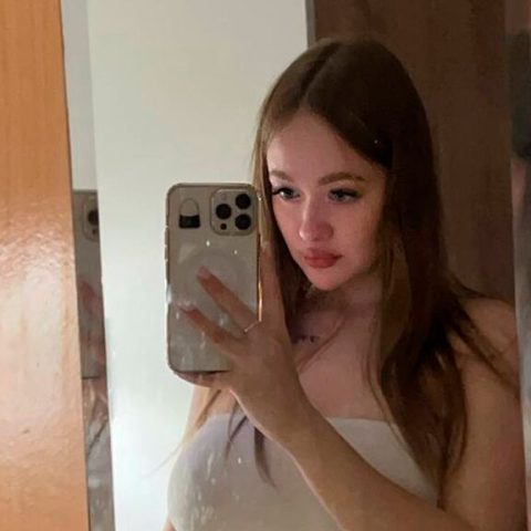 Chat Live with EstelaGallo on LiveJasmin