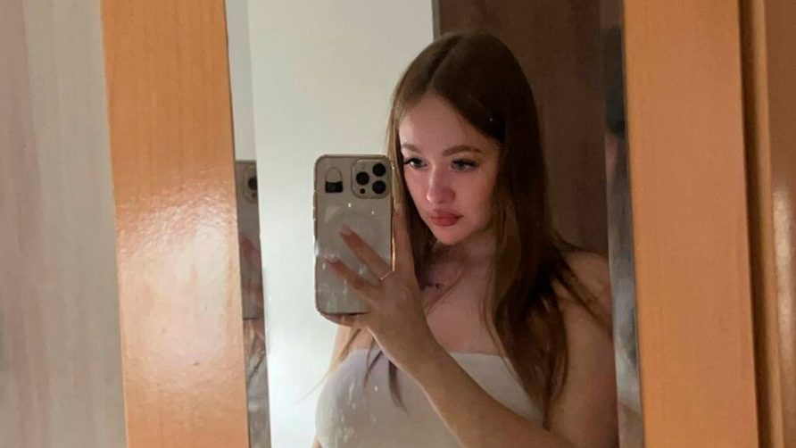 Chat Live with EstelaGallo on LiveJasmin