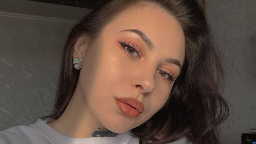 Chat Live with CapriceHebets on LiveJasmin