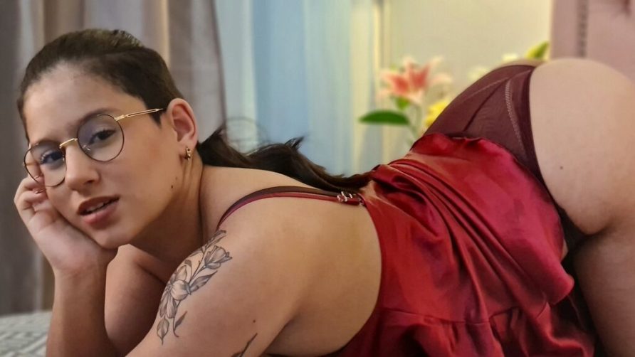 Chat Live with AuroraRougue on LiveJasmin