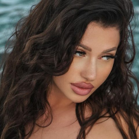 Chat Live with AlisaDiLaurentis on LiveJasmin