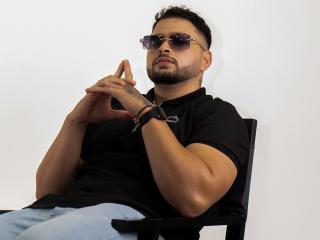 Chat Live with AryanBrown on XLoveCam