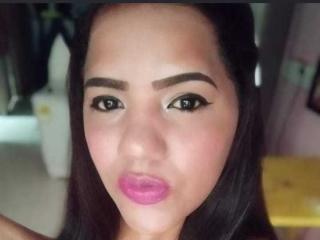 Chat Live with LeaHot69 on XLoveCam