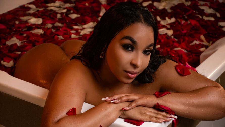 Chat Live with EileenBenzon on LiveJasmin