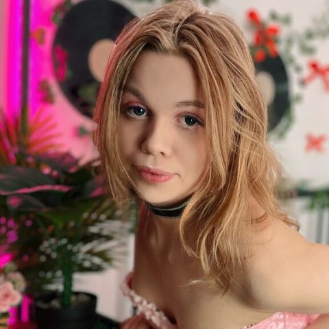 Chat Live with ScarletMarney on LiveJasmin