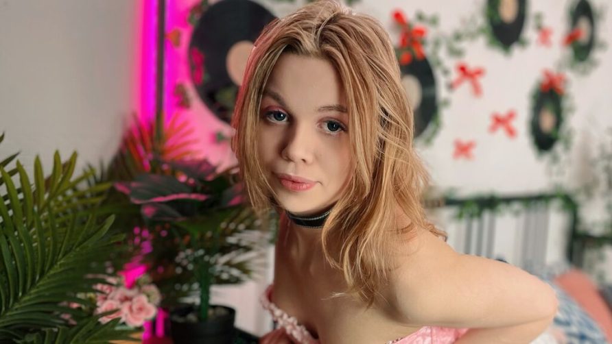 Chat Live with ScarletMarney on LiveJasmin