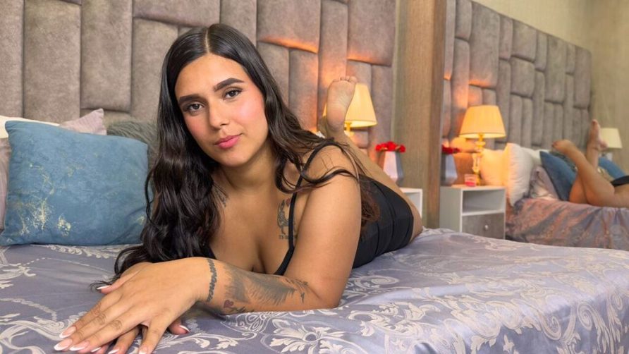 Chat Live with IsaBaker on LiveJasmin