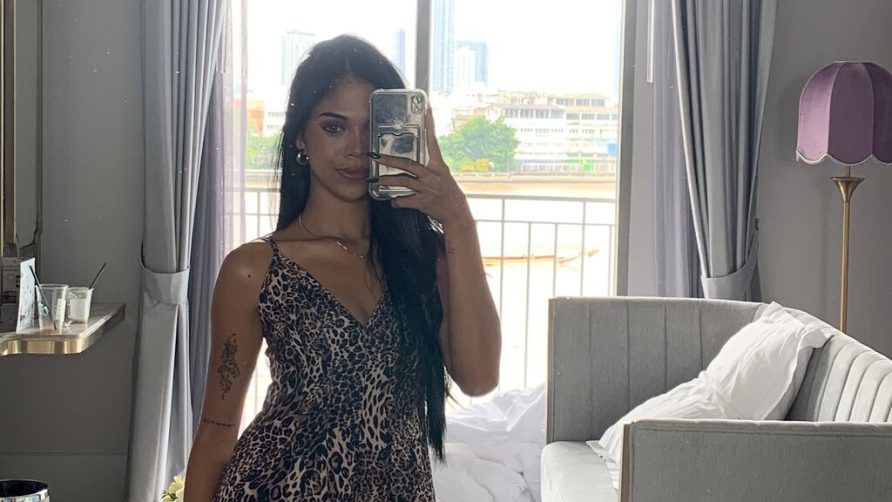 Chat Live with JasmineStones on LiveJasmin