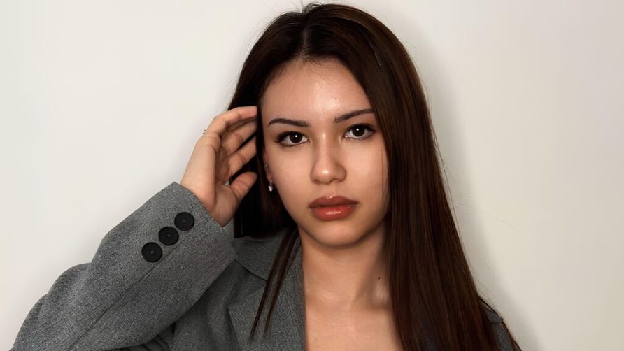 Chat Live with HermaCovel on LiveJasmin