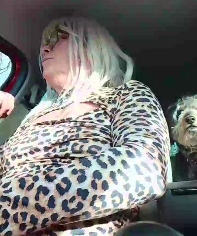 Chat Live with chaude34300 on Cam4