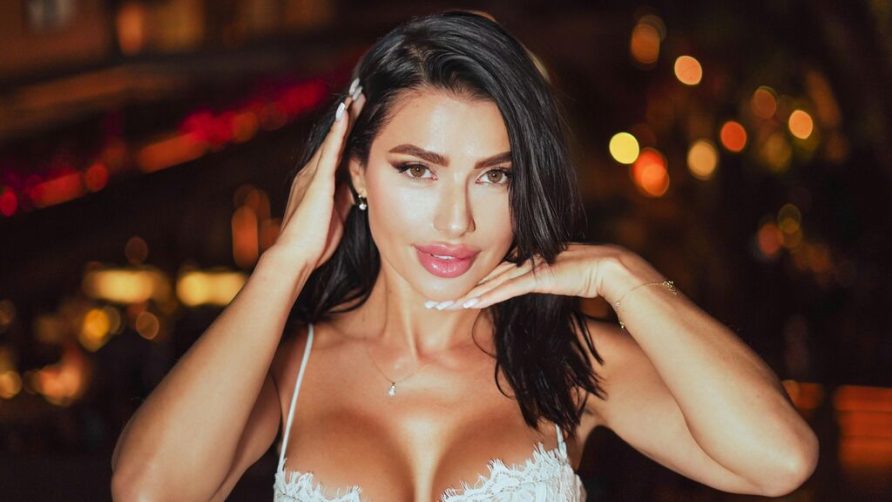 Chat Live with BiankaLeoness on LiveJasmin