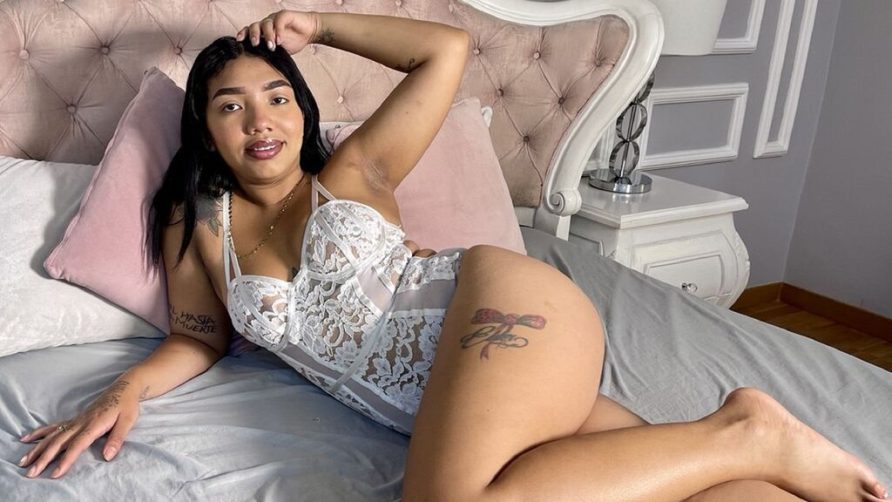 Chat Live with KarolCastaneda on LiveJasmin