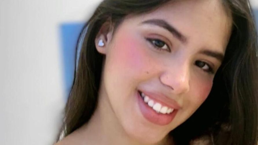 Chat Live with MiaFoxyx on LiveJasmin