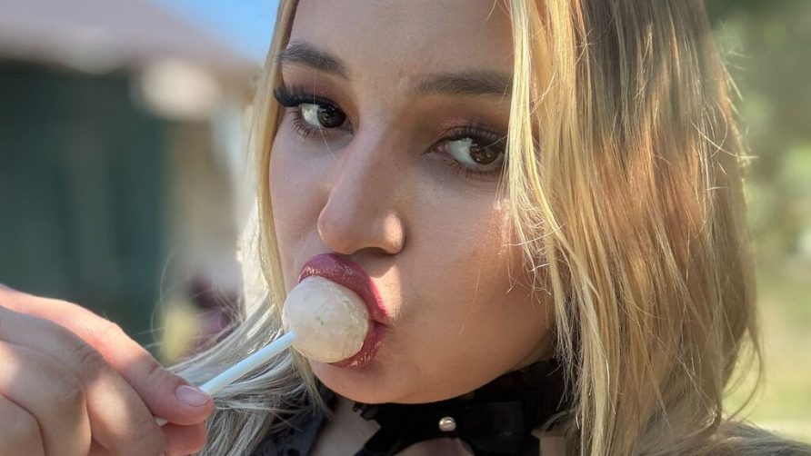 Chat Live with CarrieBlanch on LiveJasmin