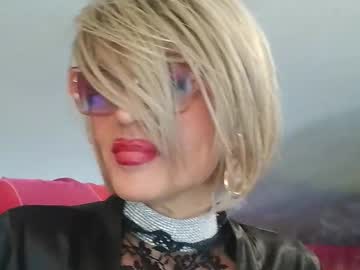 Chat Live with ladyoxana on Chaturbate