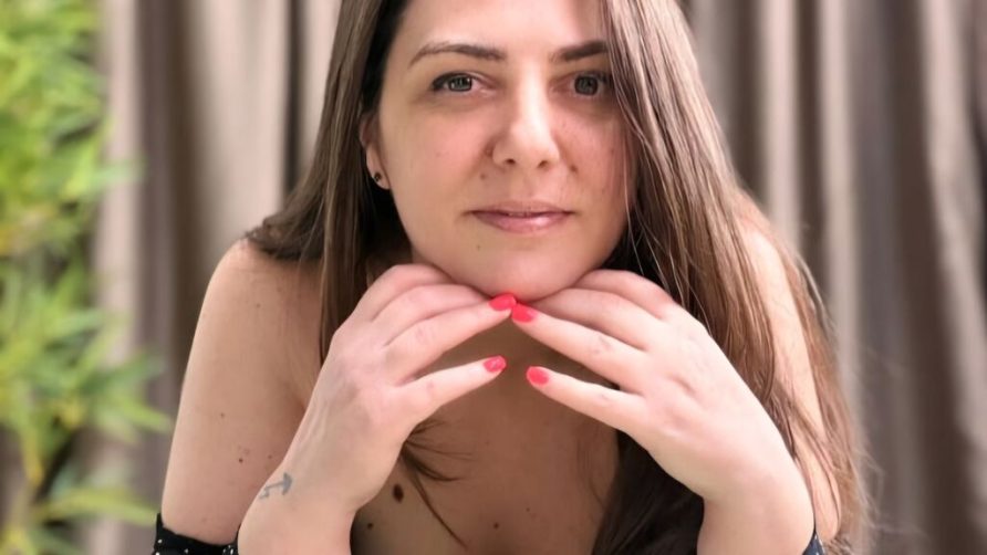 Chat Live with AryaMalone on LiveJasmin