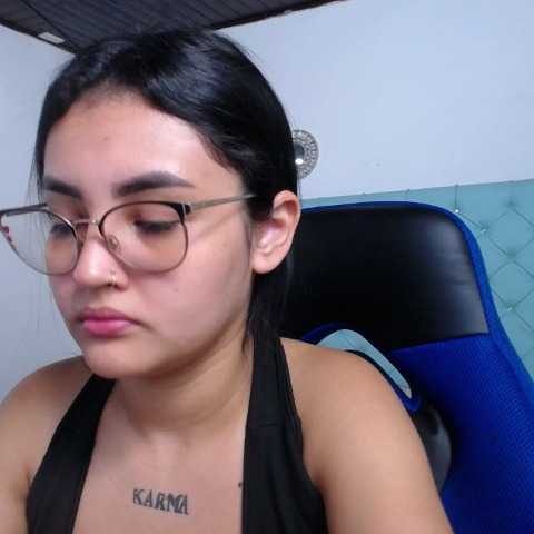 Chat Live with antonellasweetlittle on BongaCams