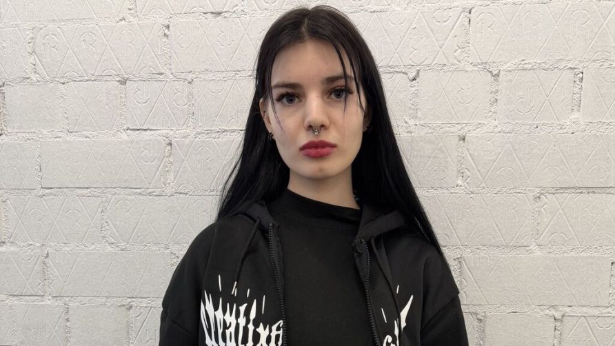 Chat Live with MaryettaBurgees on LiveJasmin