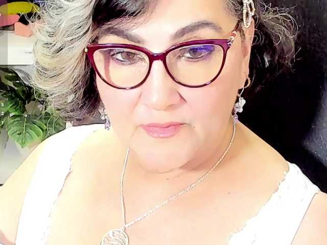 Chat Live with cataleya-mom on BongaCams