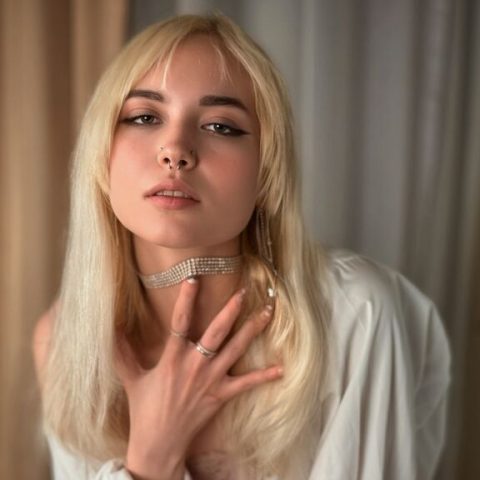 Chat Live with IrisIvory on LiveJasmin