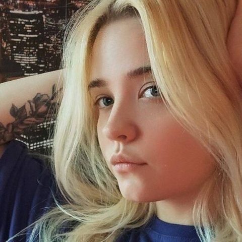 Chat Live with MonnieMoniz on LiveJasmin