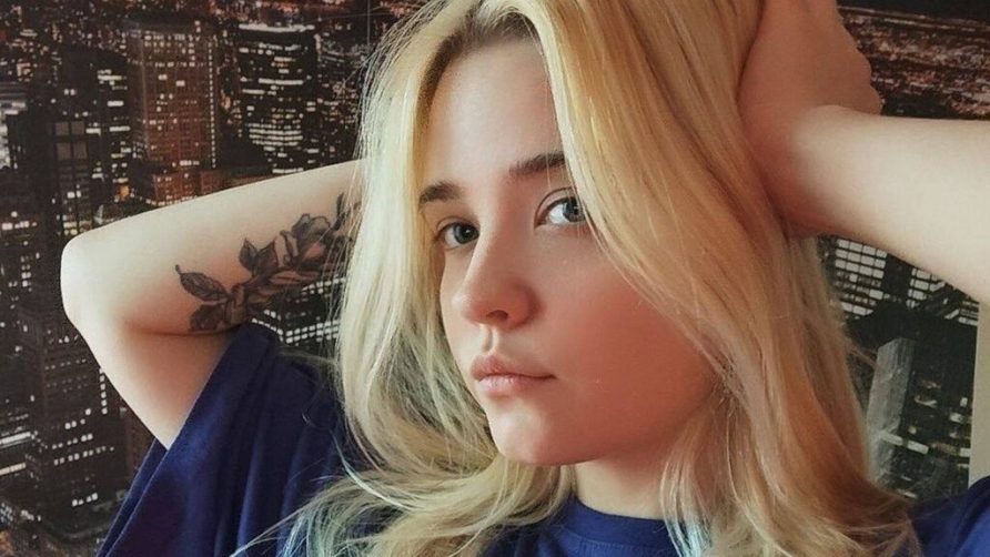 Chat Live with MonnieMoniz on LiveJasmin