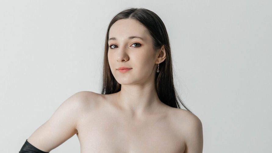 Chat Live with MiaAngele on LiveJasmin