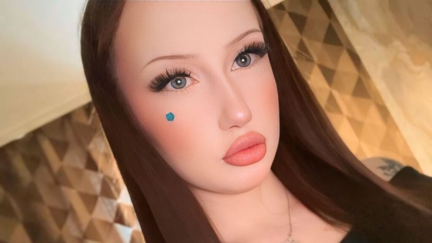 Chat Live with CharlenaSloane on LiveJasmin