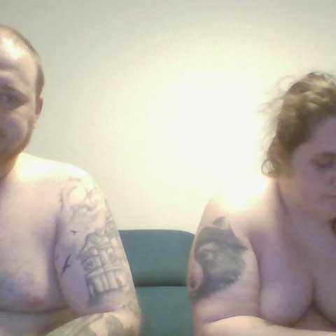 Chat Live with ShyCoupleTryingEverythik on BongaCams