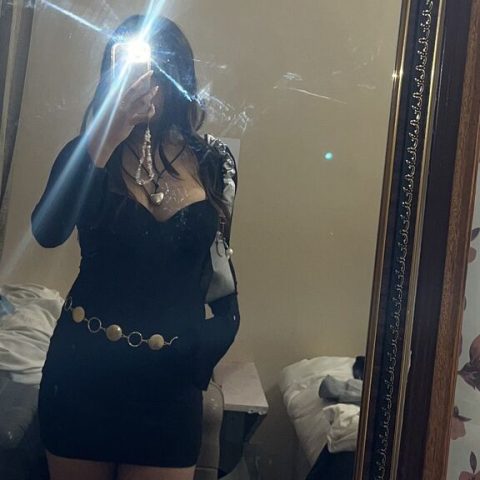 Chat Live with NehaSharmau on LiveJasmin