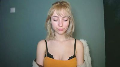 Chat Live with LuciaAdorable on Cam4