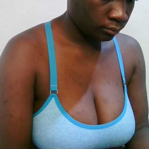 Chat Live with pretty-lioness on BongaCams