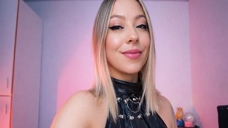 Chat Live with ArishaTorres on LiveJasmin