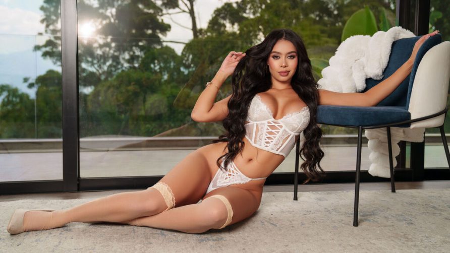 Chat Live with PaolaFalcone on LiveJasmin