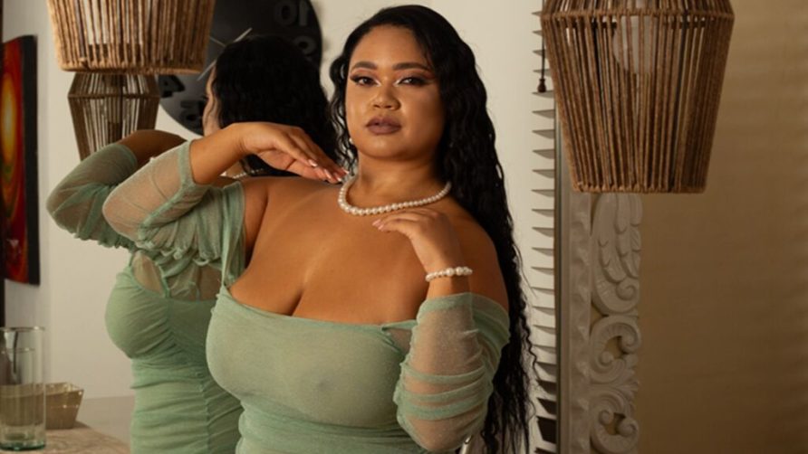 Chat Live with NiaCorelli on LiveJasmin