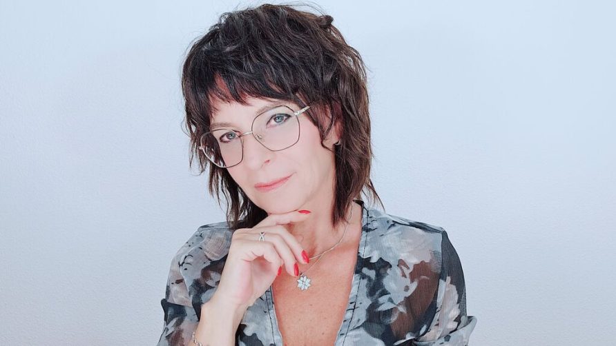 Chat Live with AngelaRossi on LiveJasmin