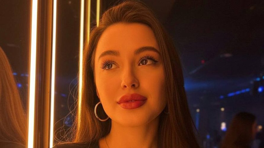 Chat Live with AriannaEmziah on LiveJasmin