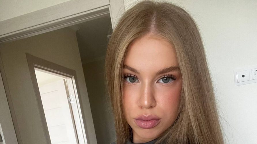 Chat Live with GinetteHartzheim on LiveJasmin