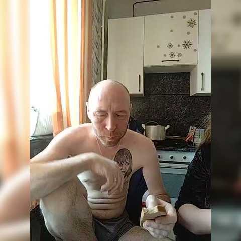 Chat Live with Innokentiy449 on BongaCams