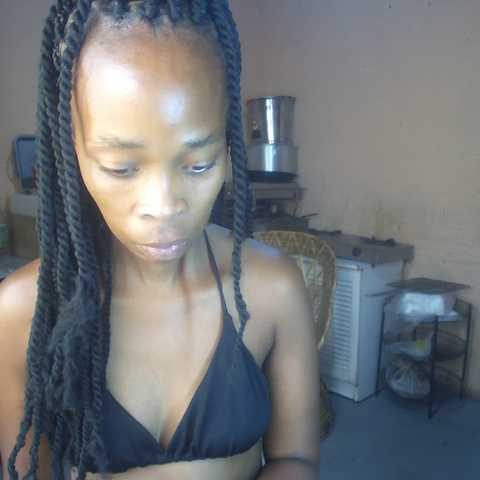 Chat Live with Curvypear on BongaCams