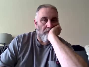 Chat Live with foxyfang on Chaturbate