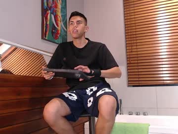 Chat Live with lucca_moreti on Chaturbate